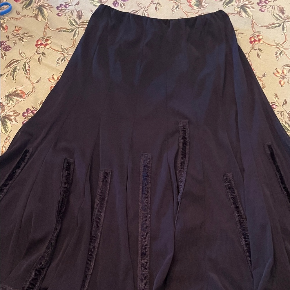 Vintage Gizel skirt size L black mesh w velvet trim, fully lined
